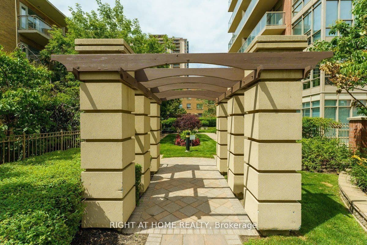 900 Mount Pleasant Road, Unit 327 thumbnail 23