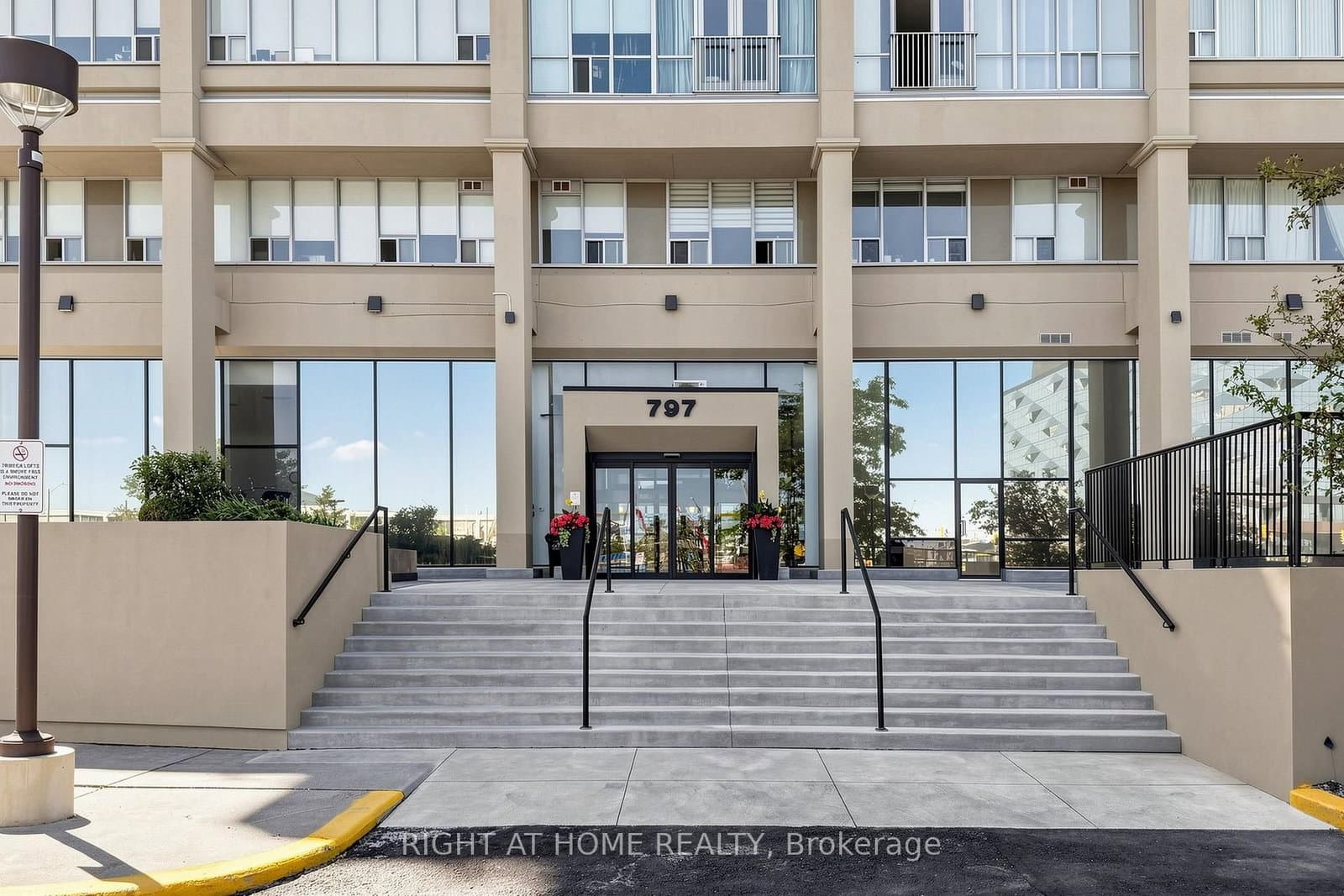 797 Don Mills Road, Unit 1104 thumbnail 4
