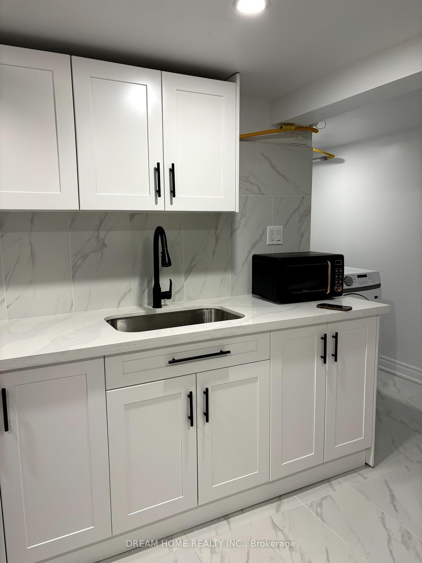 337 Mutual Street W, Unit Bsmt B2 thumbnail 4
