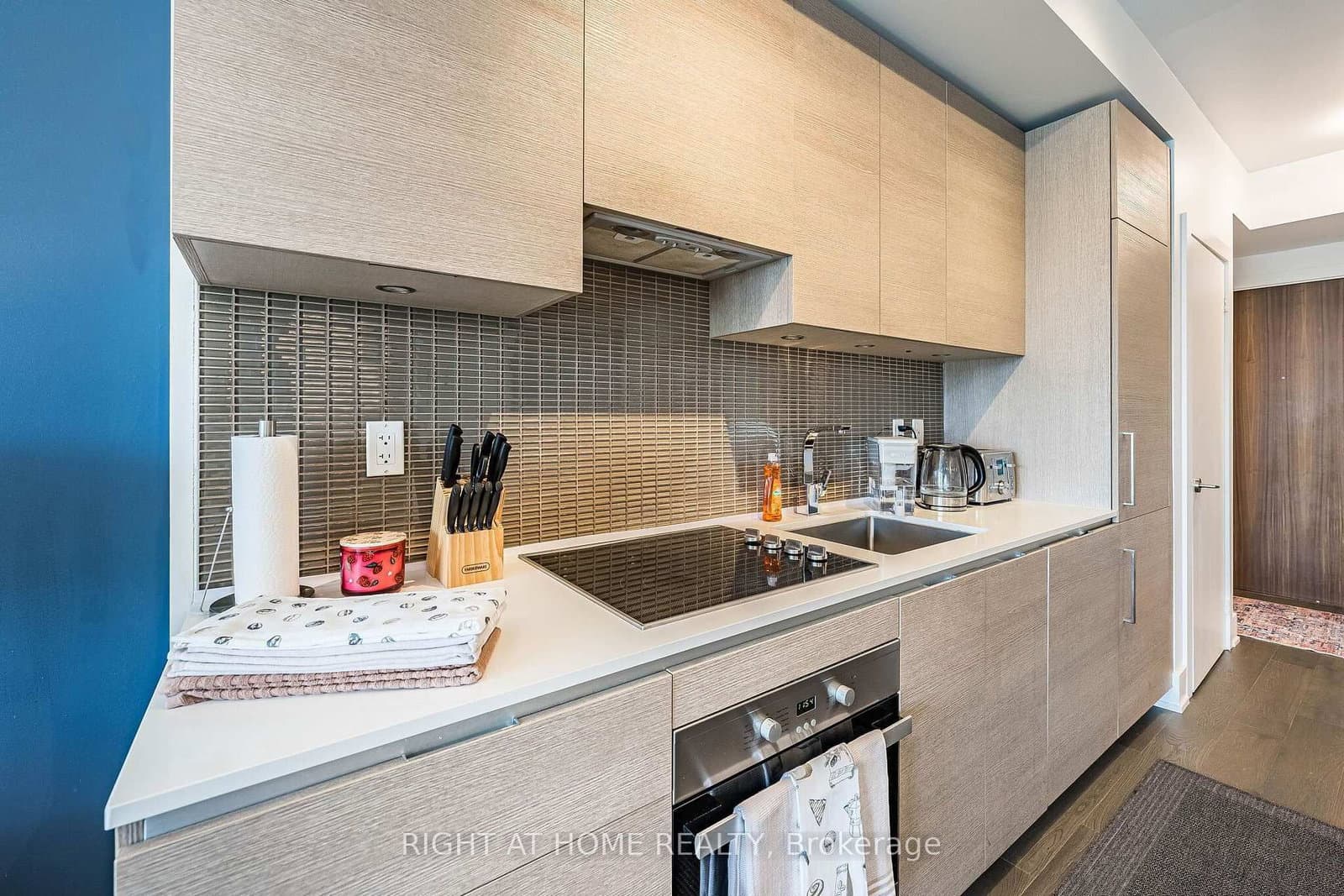 200 Bloor Street W, Unit 1604 thumbnail 14