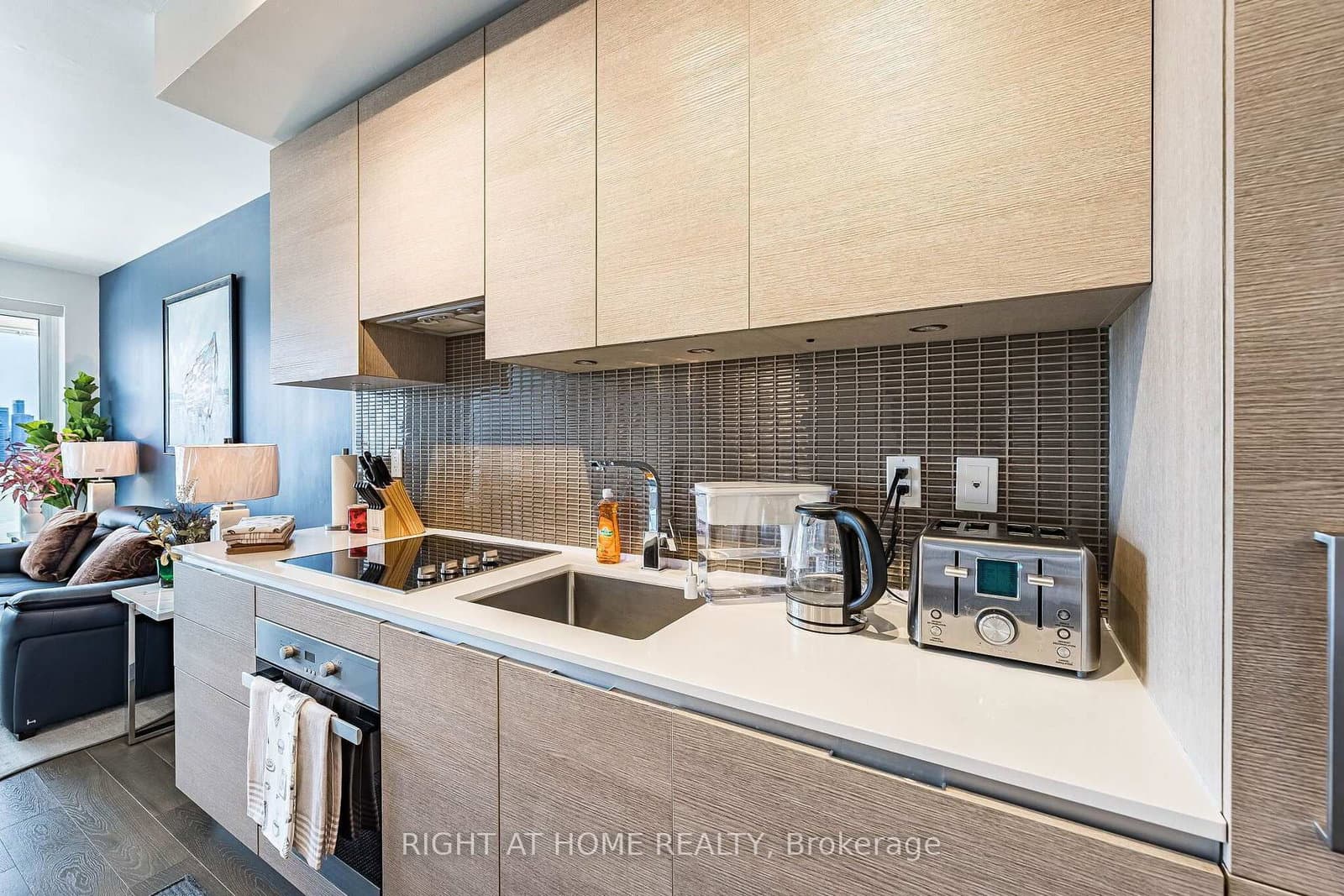 200 Bloor Street W, Unit 1604 thumbnail 15