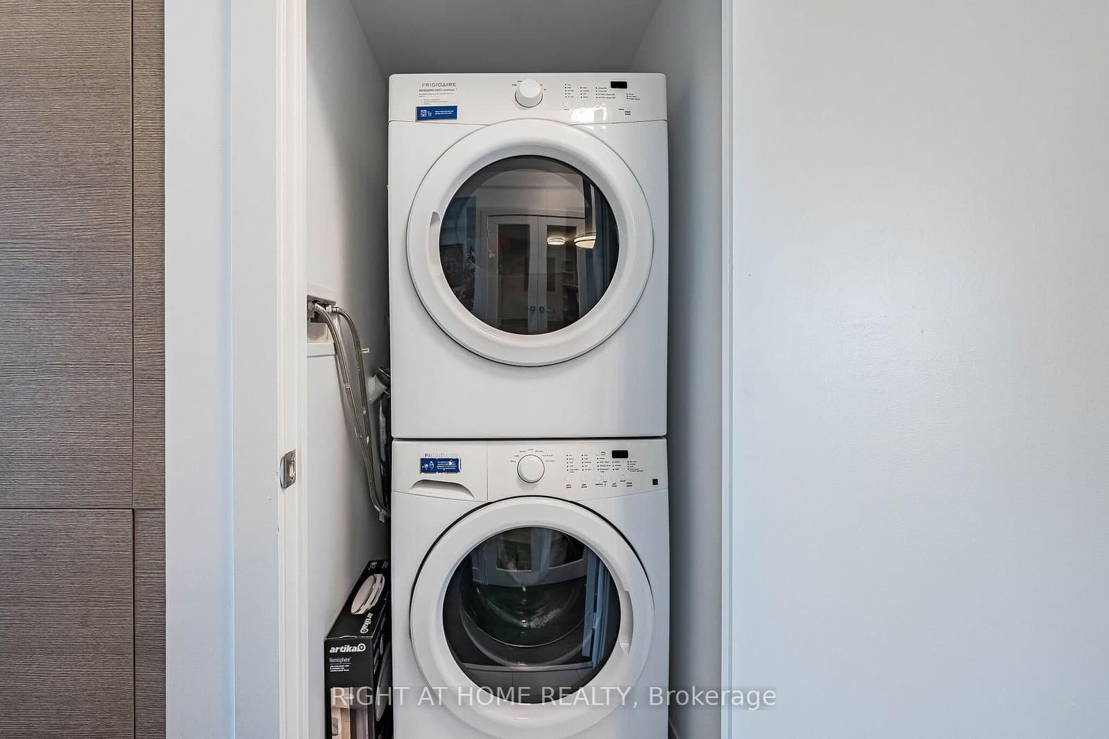 200 Bloor Street W, Unit 1604 thumbnail 31
