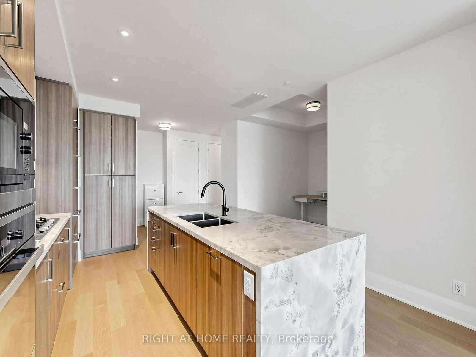 280 Howland Avenue, Unit 615 thumbnail 14