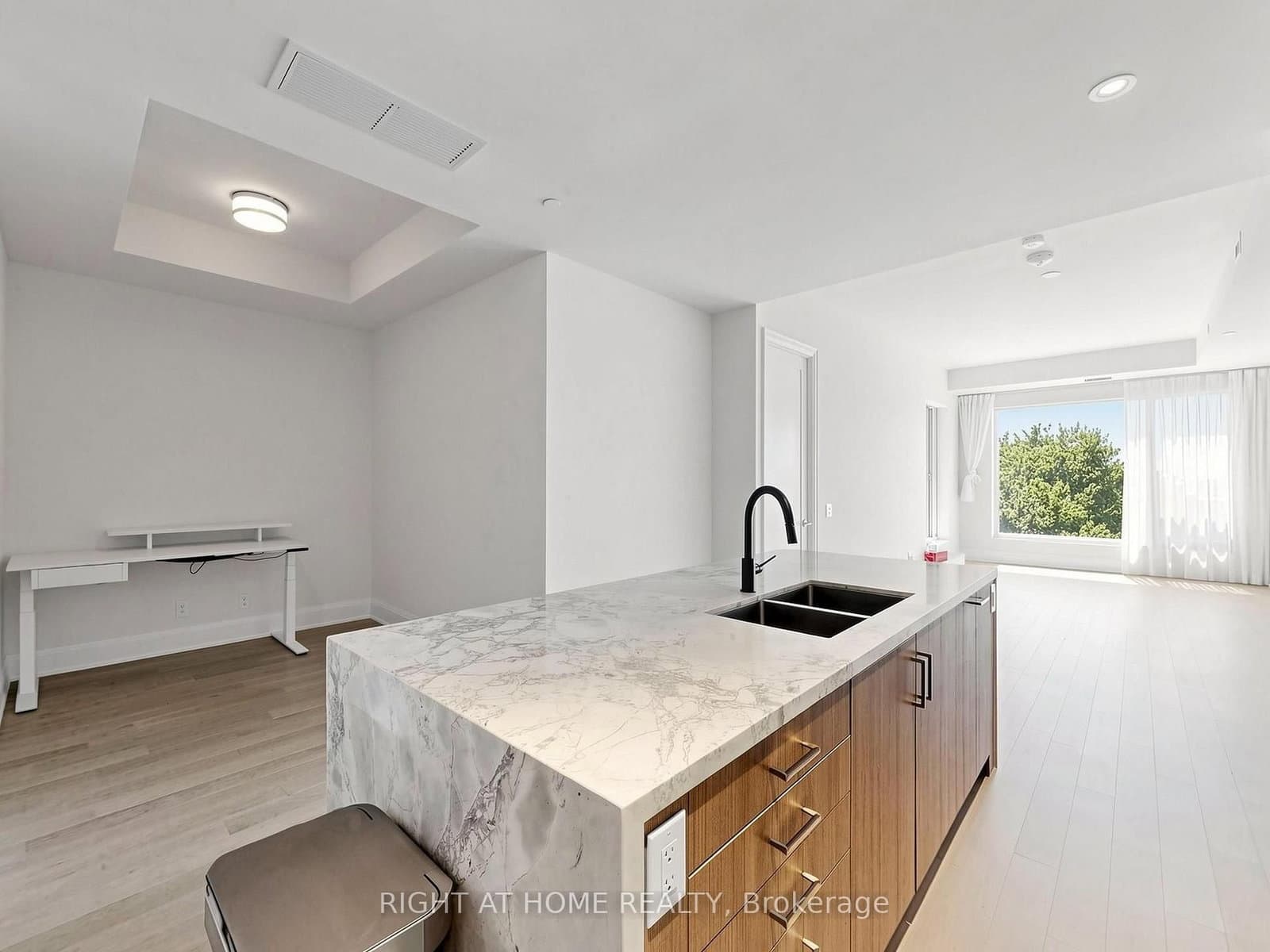 280 Howland Avenue, Unit 615 thumbnail 15