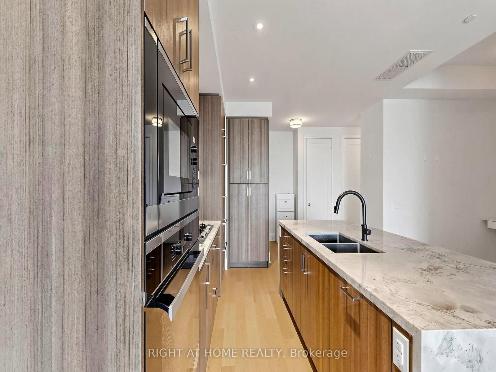 280 Howland Avenue, Unit 615 thumbnail 17