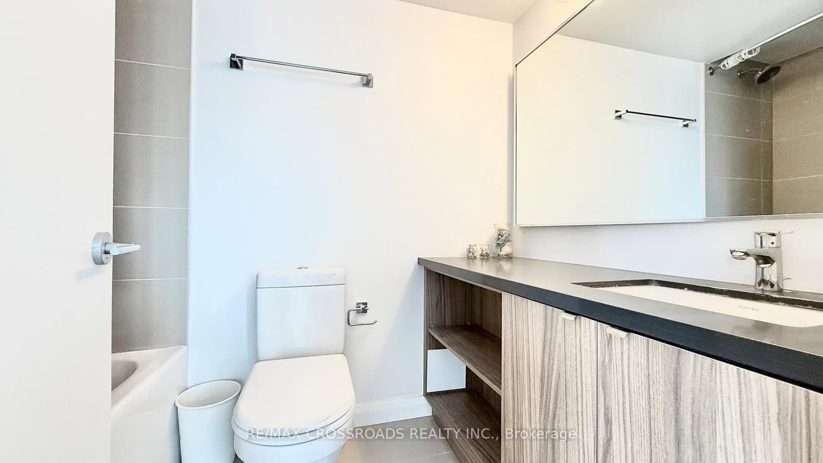155 Yorkville Avenue, Unit 2108 thumbnail 10