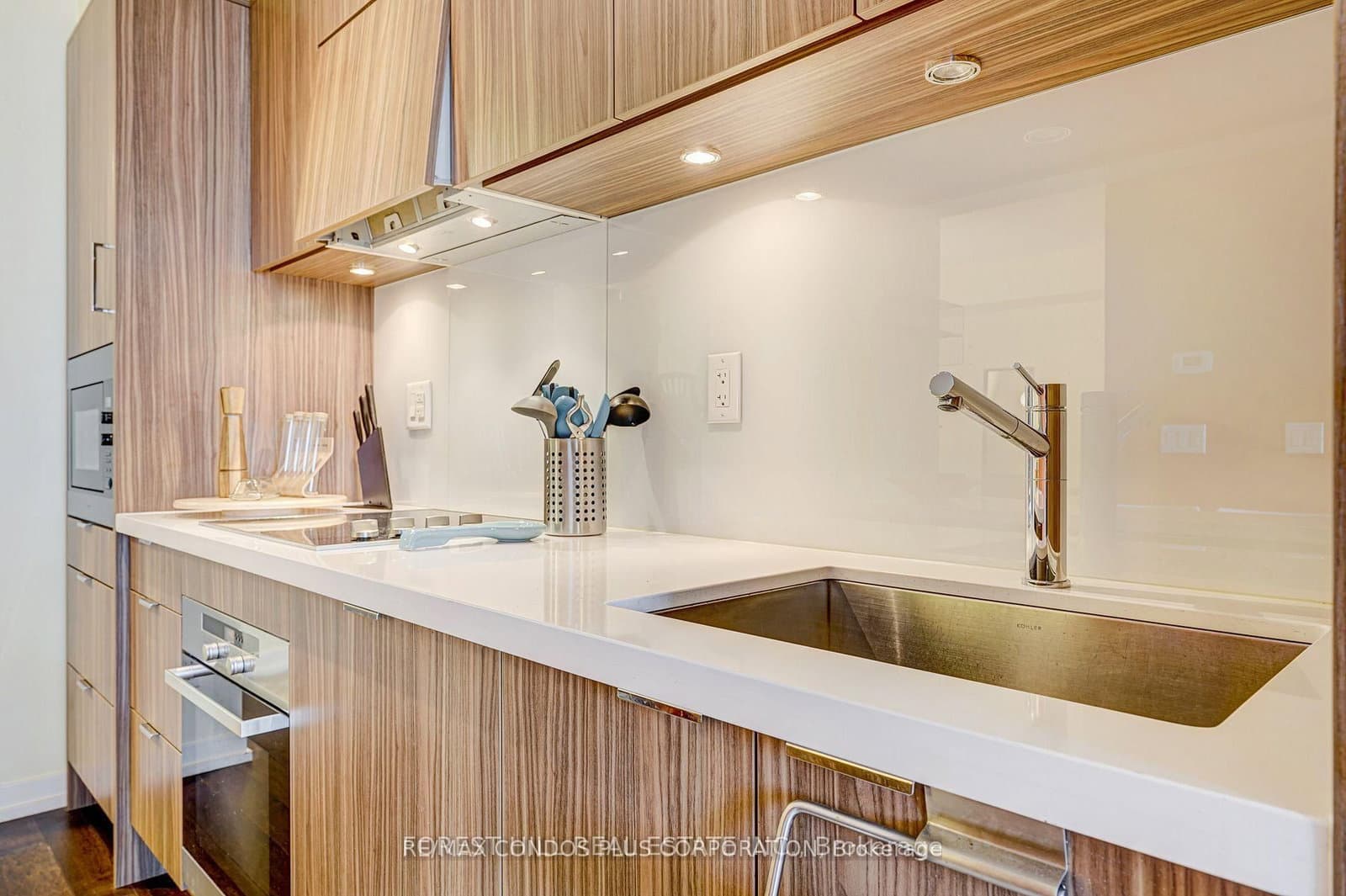 21 Widmer Street, Unit 2912 thumbnail 10