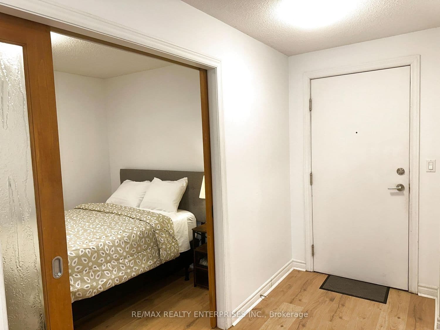 270 Wellington Street W, Unit 409 thumbnail 17