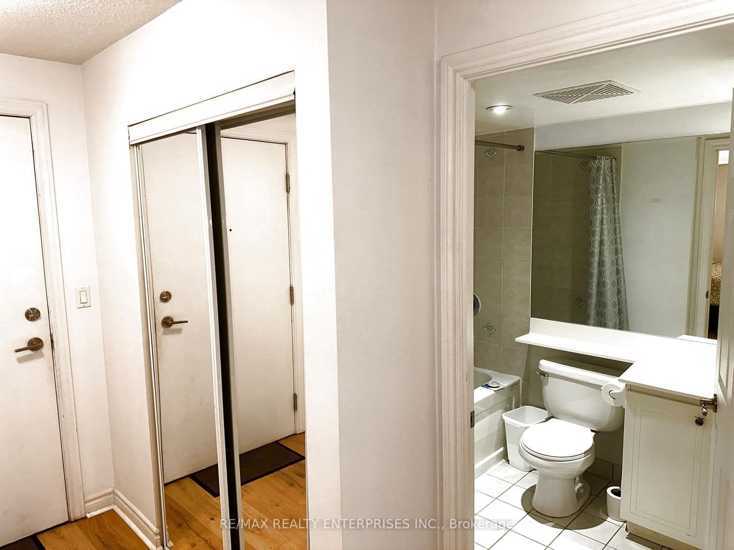 270 Wellington Street W, Unit 409 thumbnail 20