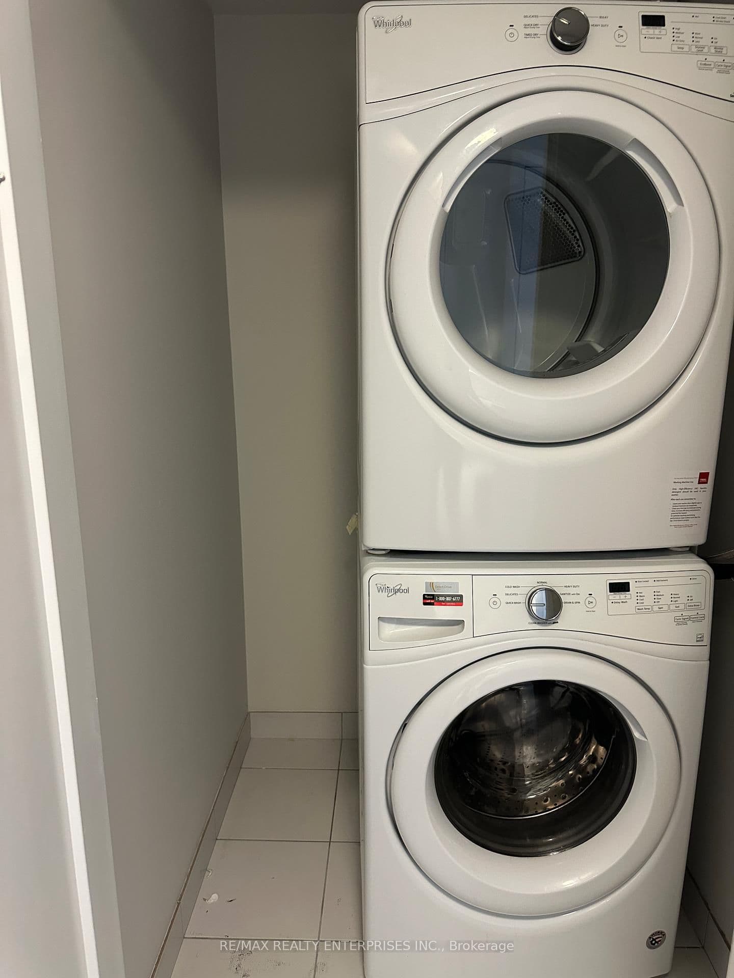 270 Wellington Street W, Unit 409 thumbnail 21