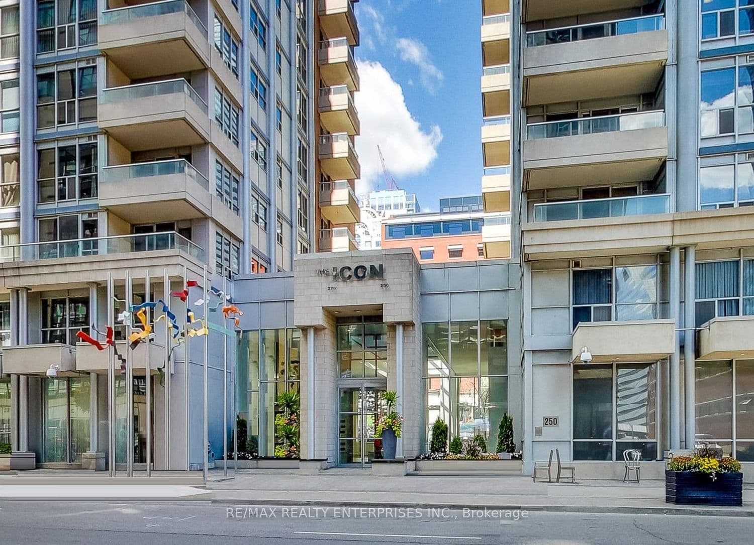 270 Wellington Street W, Unit 409 thumbnail 24