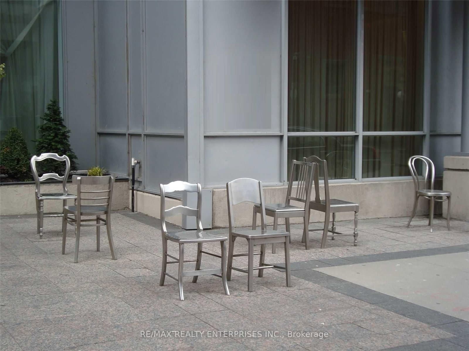 270 Wellington Street W, Unit 409 thumbnail 26