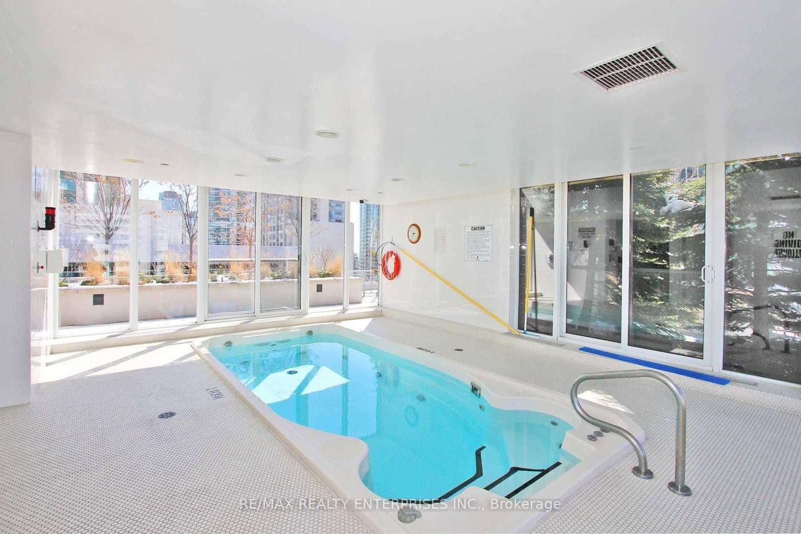 270 Wellington Street W, Unit 409 thumbnail 27