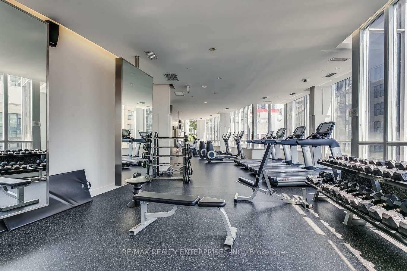 270 Wellington Street W, Unit 409 thumbnail 30