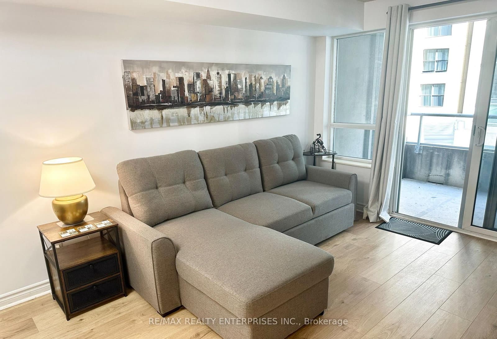 270 Wellington Street W, Unit 409 thumbnail 7