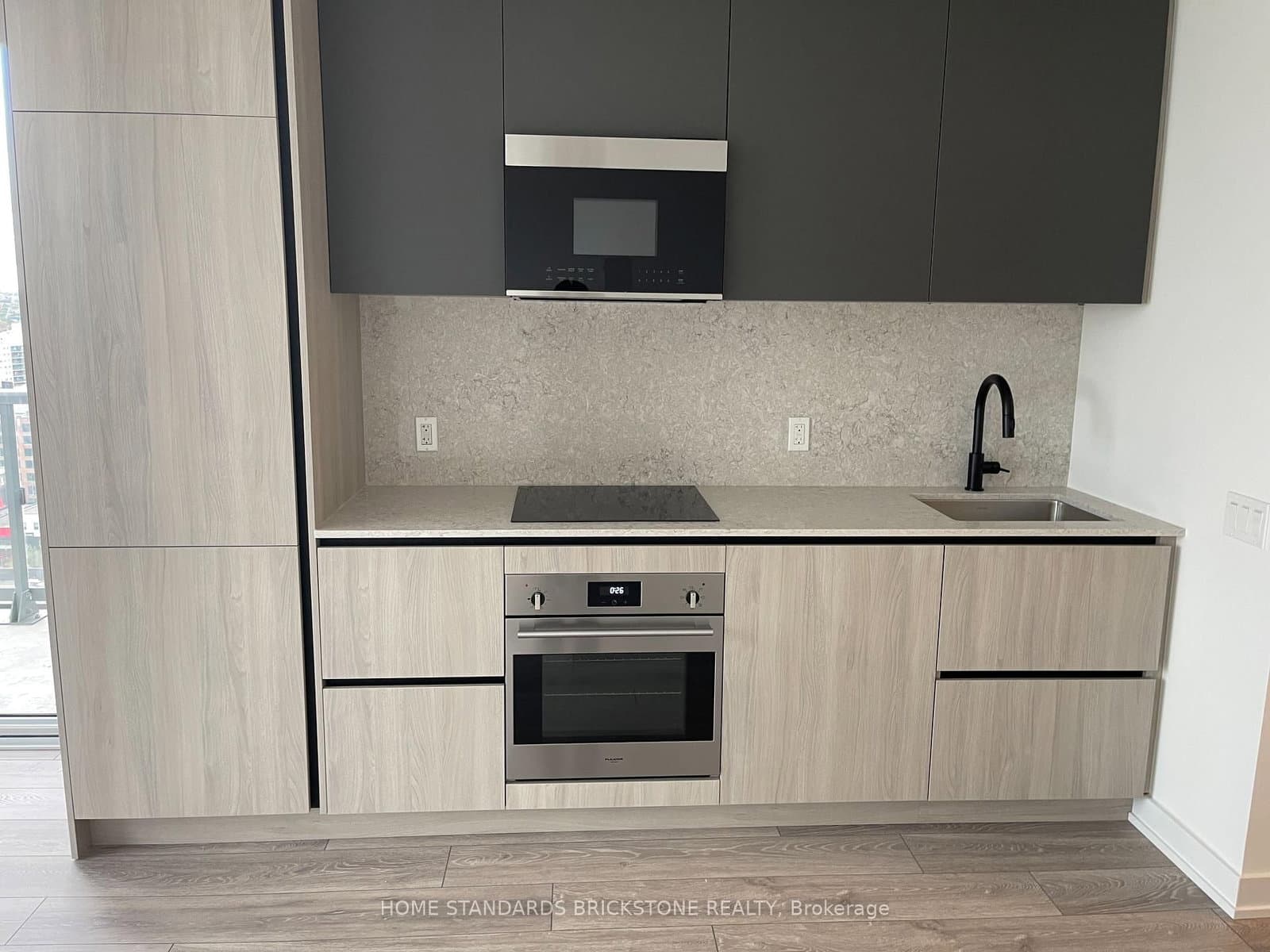 108 Peter Street, Unit 2011 thumbnail 3