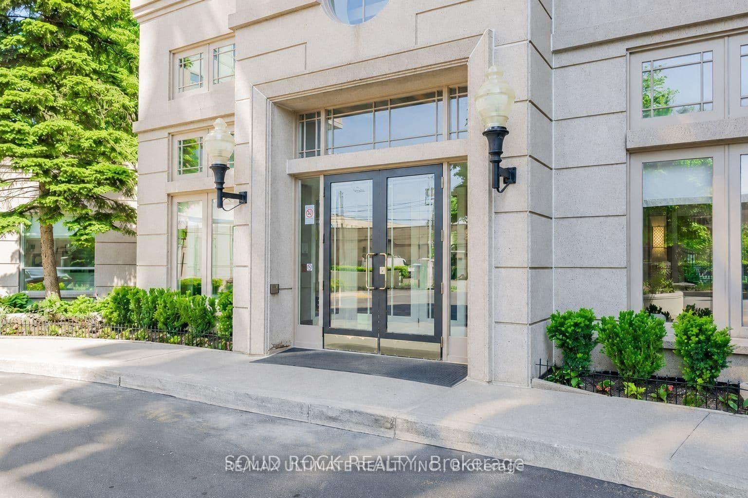 #808 - 8 Covington Road
