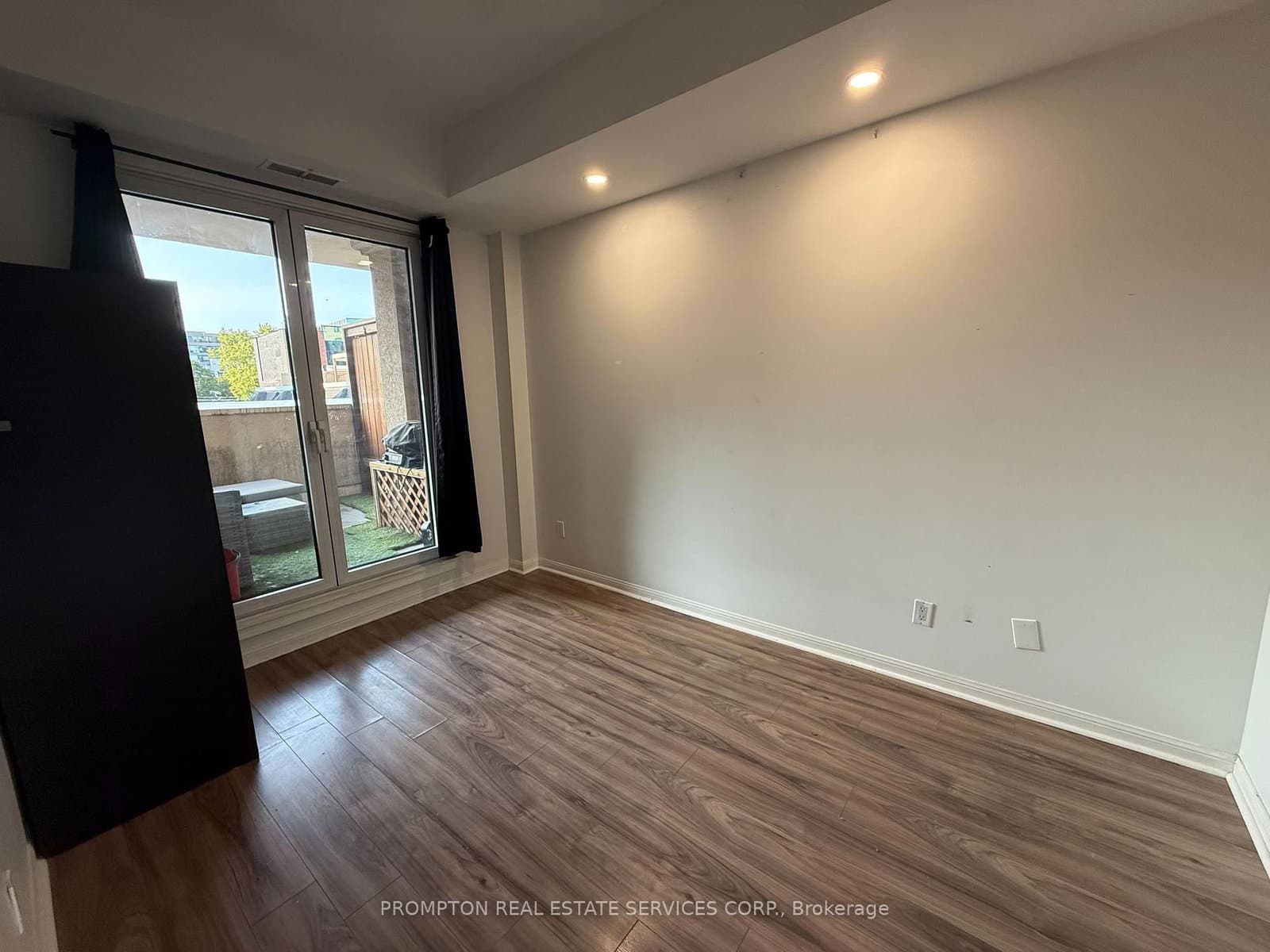 550 Front Street W, Unit 419 thumbnail 4