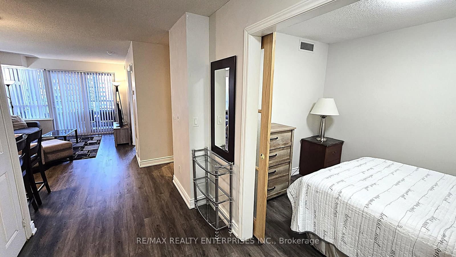 250 Wellington Street W, Unit 1435 thumbnail 12