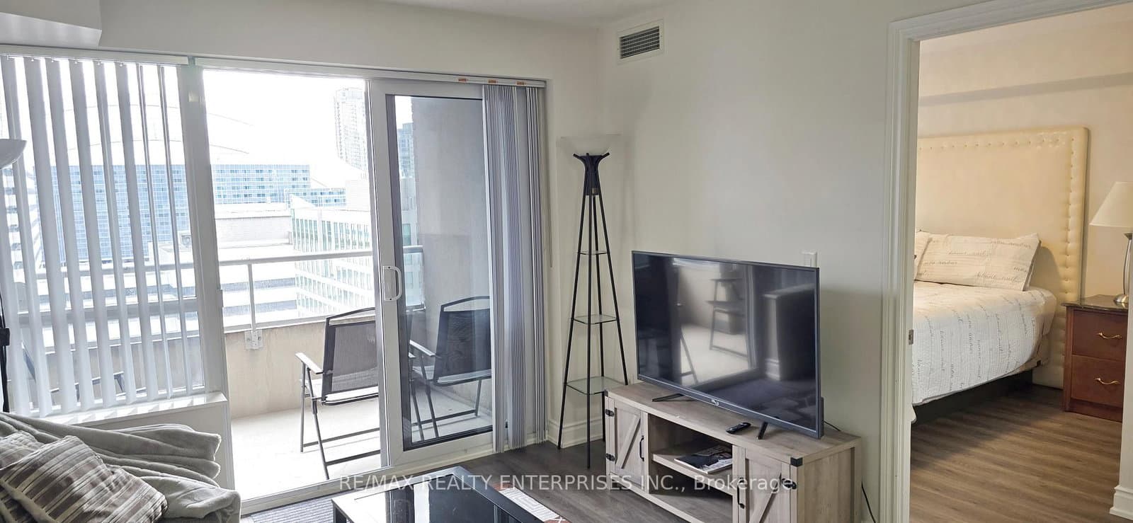 250 Wellington Street W, Unit 1435 thumbnail 13