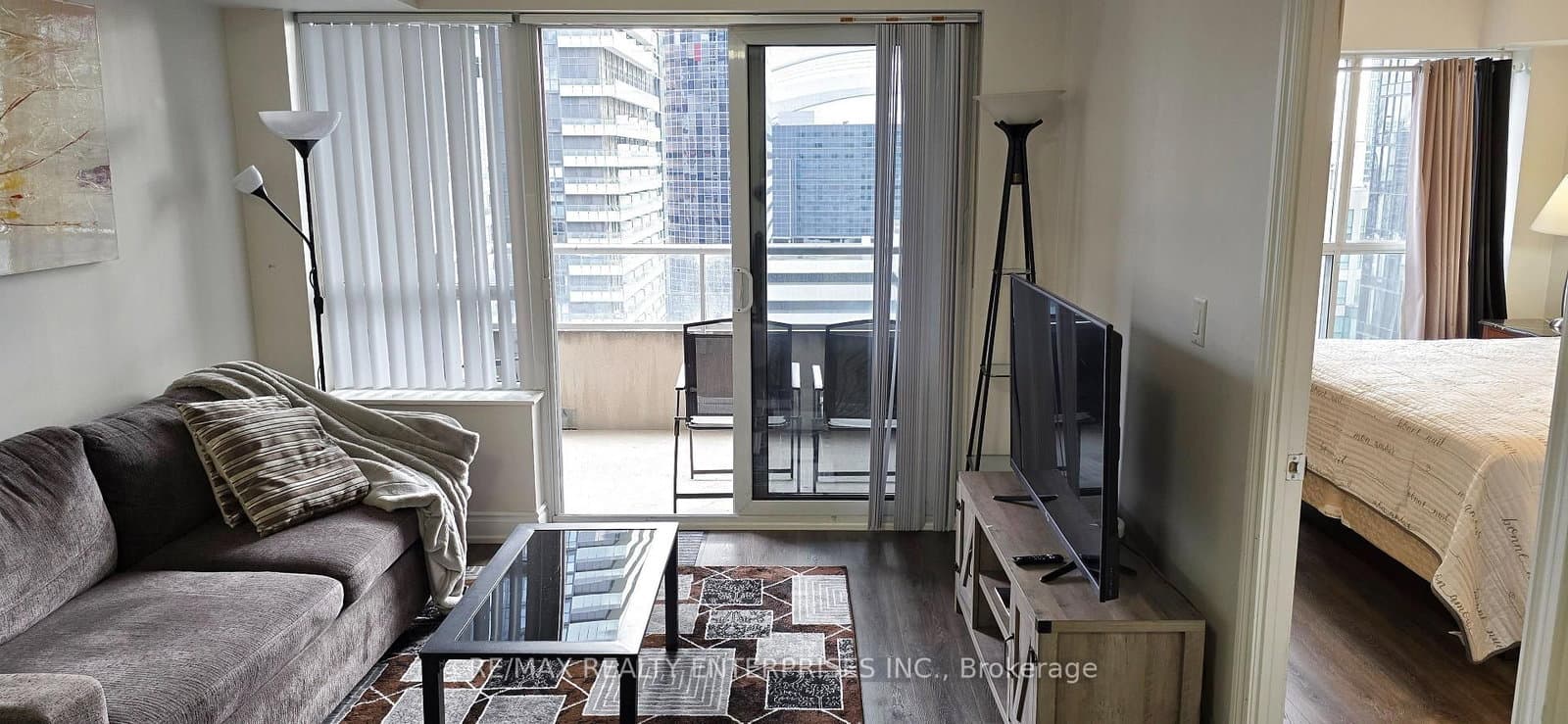250 Wellington Street W, Unit 1435 thumbnail 14