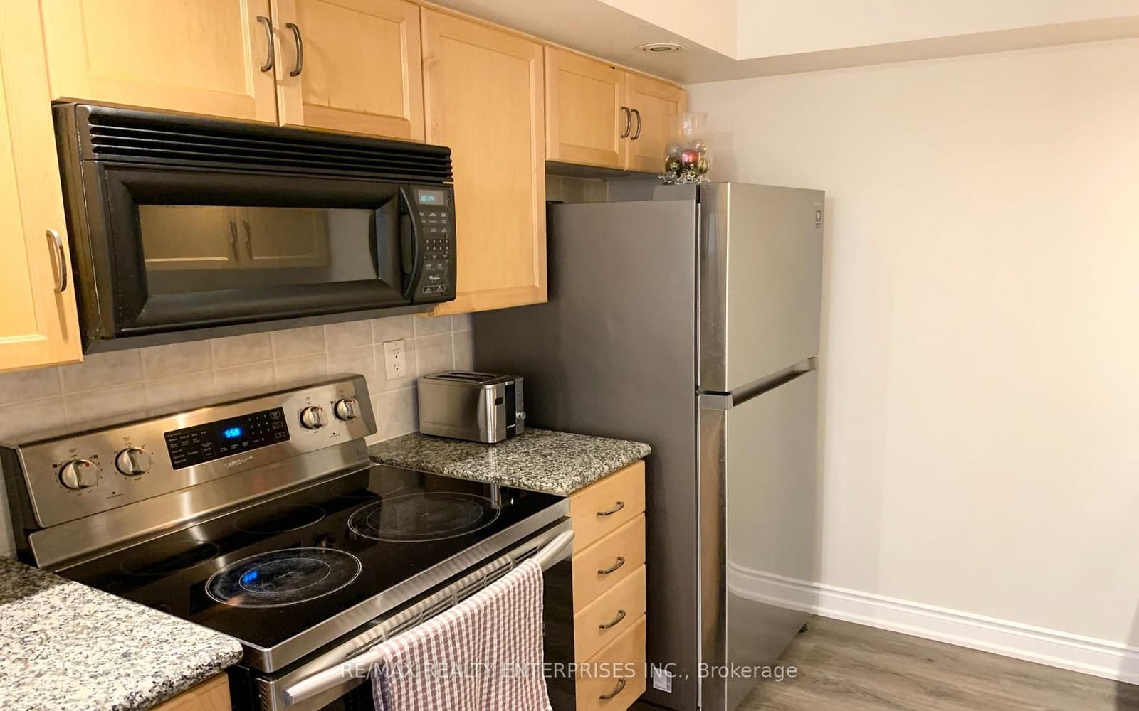 250 Wellington Street W, Unit 1435 thumbnail 16