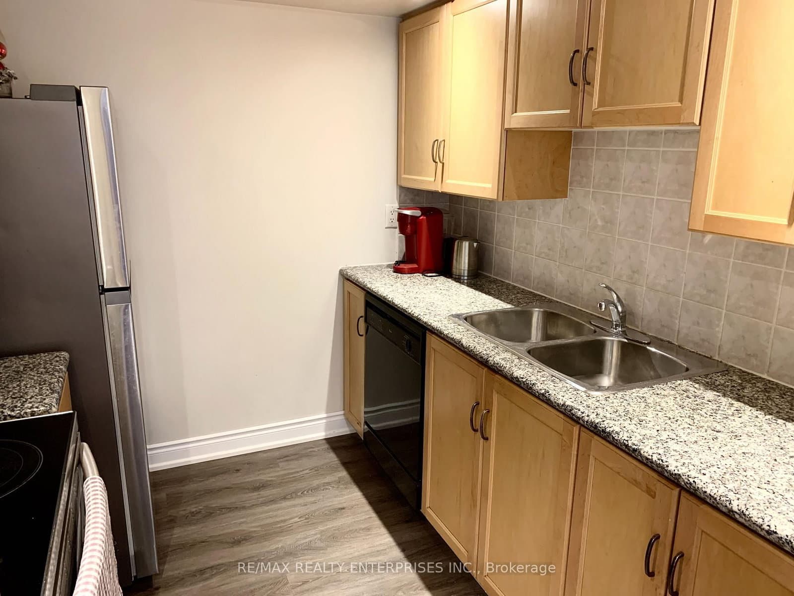 250 Wellington Street W, Unit 1435 thumbnail 17