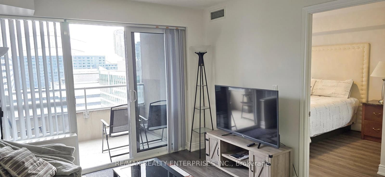 250 Wellington Street W, Unit 1435 thumbnail 20