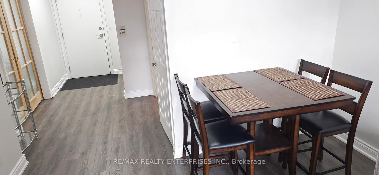 250 Wellington Street W, Unit 1435 thumbnail 21