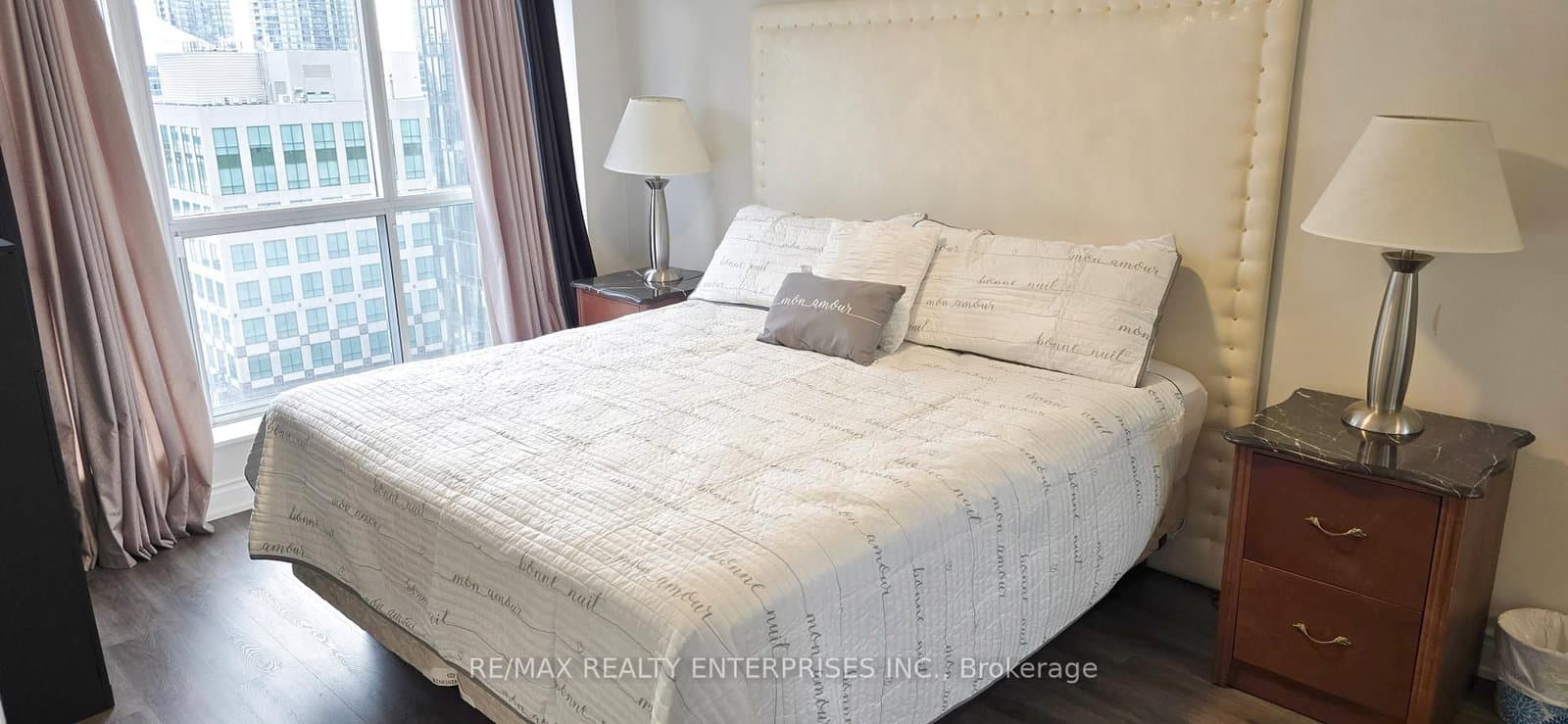 250 Wellington Street W, Unit 1435 thumbnail 27
