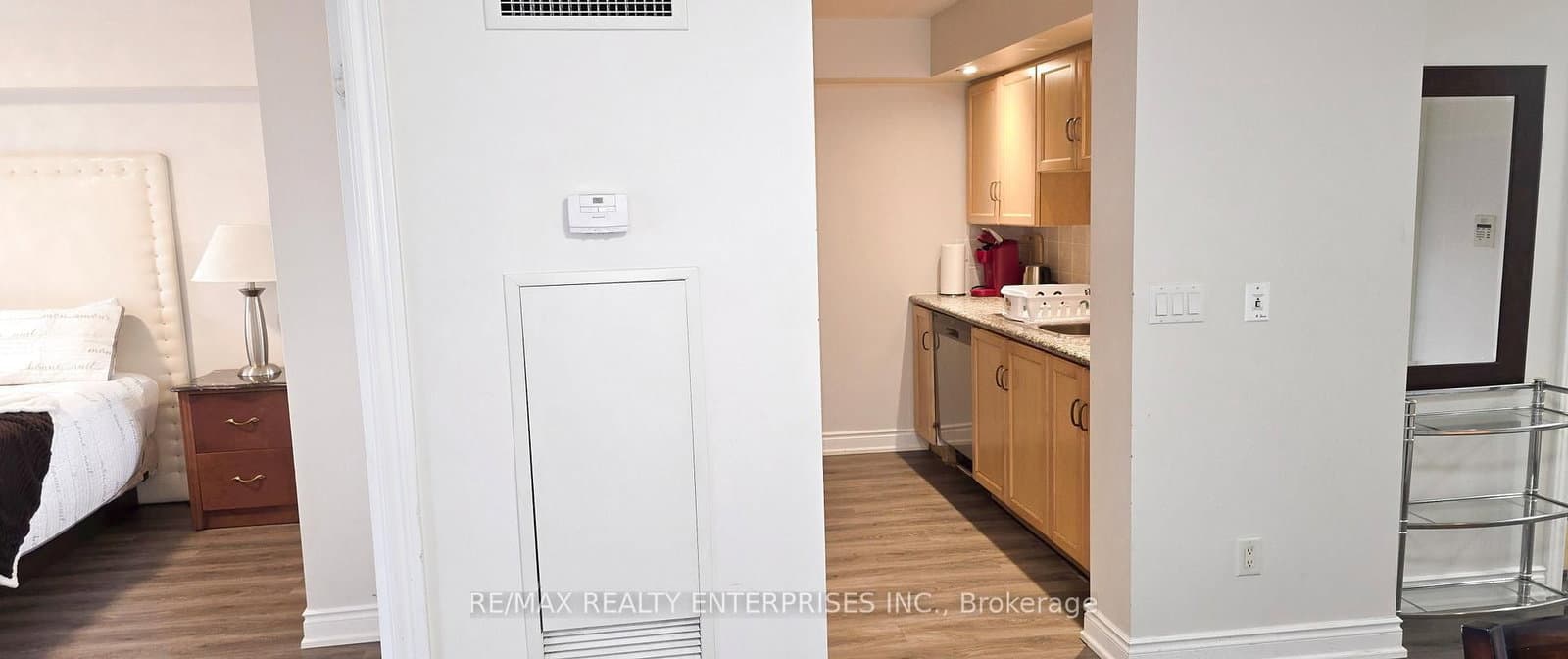250 Wellington Street W, Unit 1435 thumbnail 29
