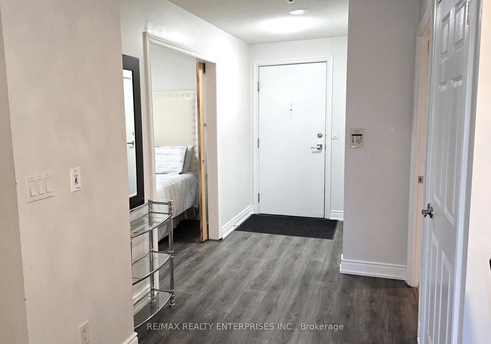 250 Wellington Street W, Unit 1435 thumbnail 31