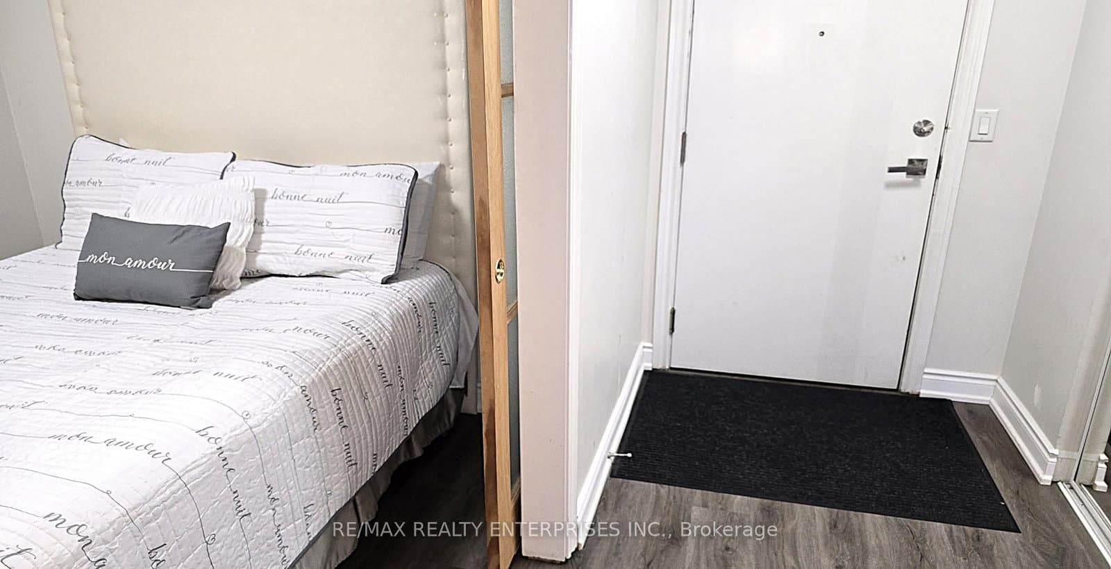 250 Wellington Street W, Unit 1435 thumbnail 32