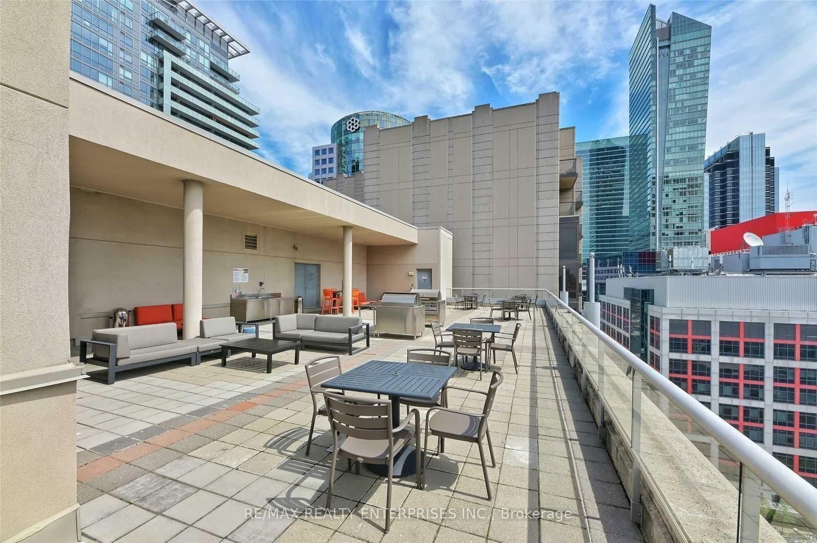 250 Wellington Street W, Unit 1435 thumbnail 38