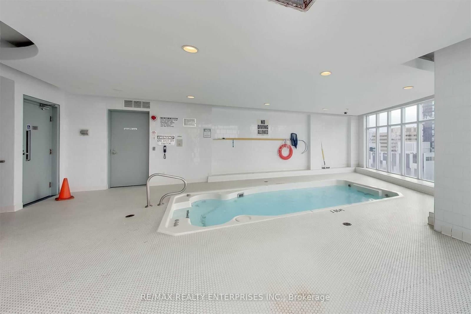 250 Wellington Street W, Unit 1435 thumbnail 44