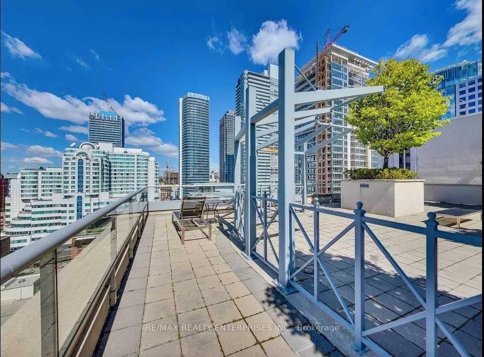 250 Wellington Street W, Unit 1435 thumbnail 45