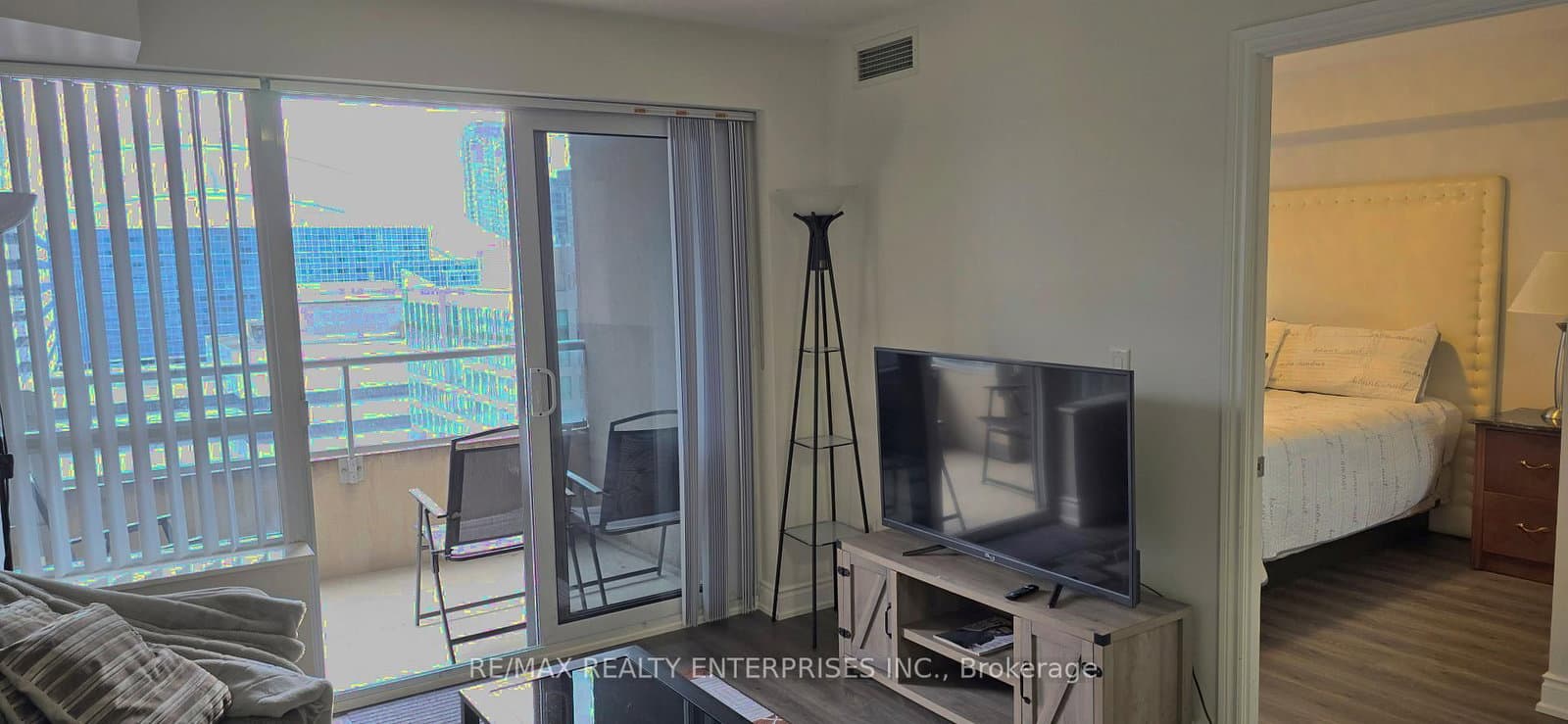 250 Wellington Street W, Unit 1435 thumbnail 46