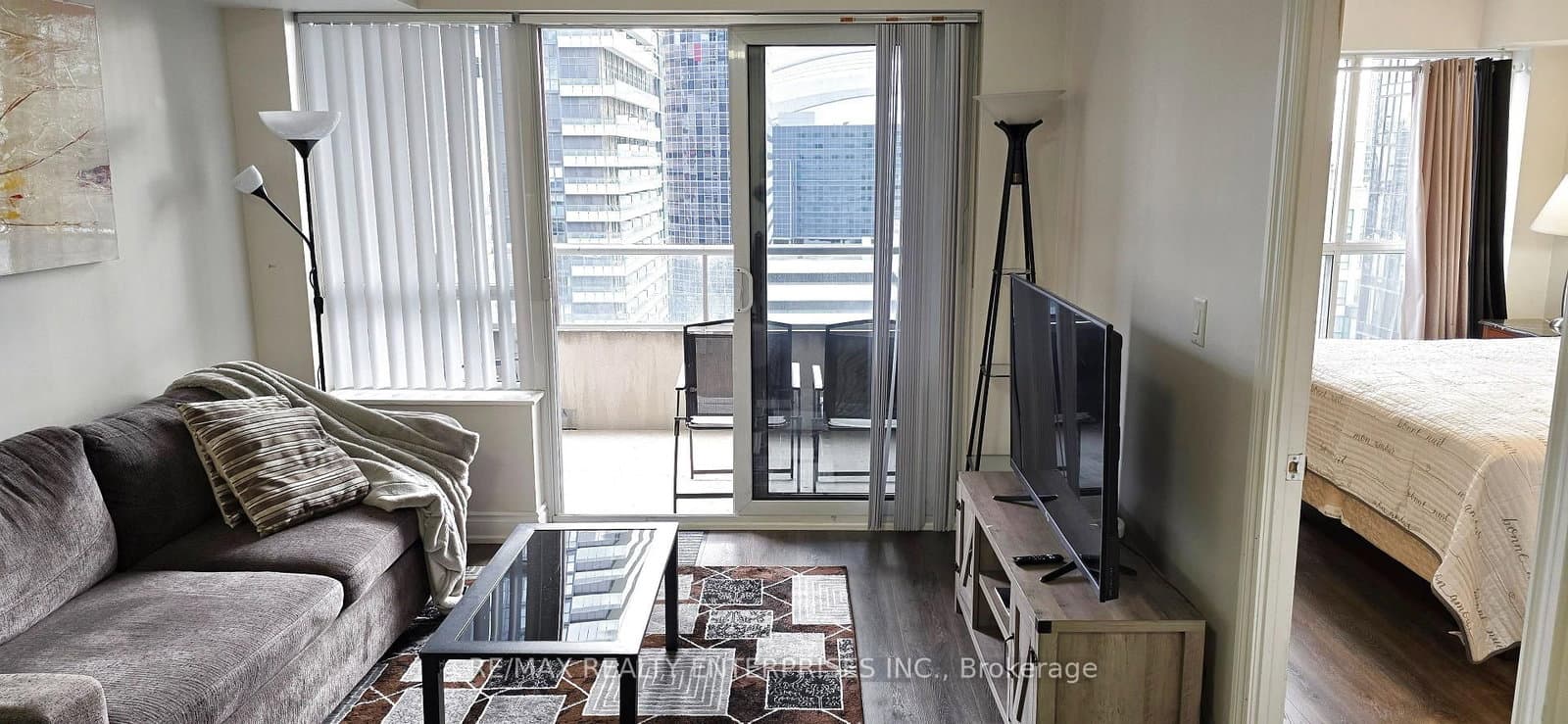 250 Wellington Street W, Unit 1435 thumbnail 6