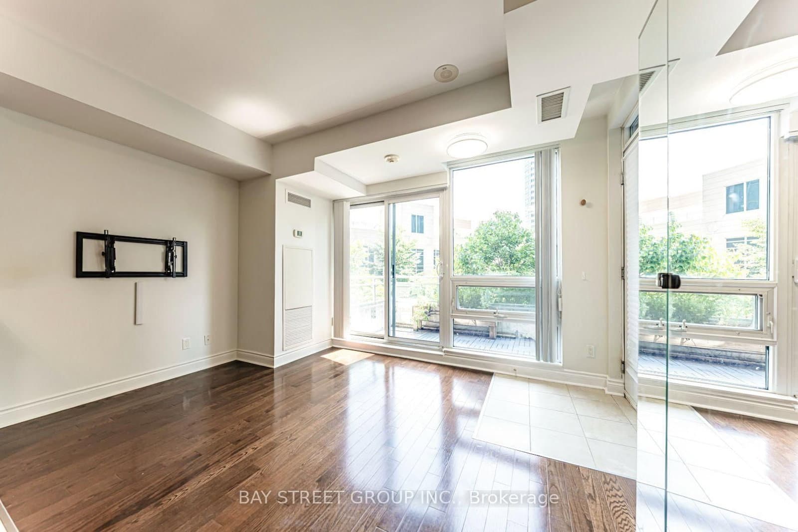 31 Olive Avenue, Unit 221 thumbnail 21