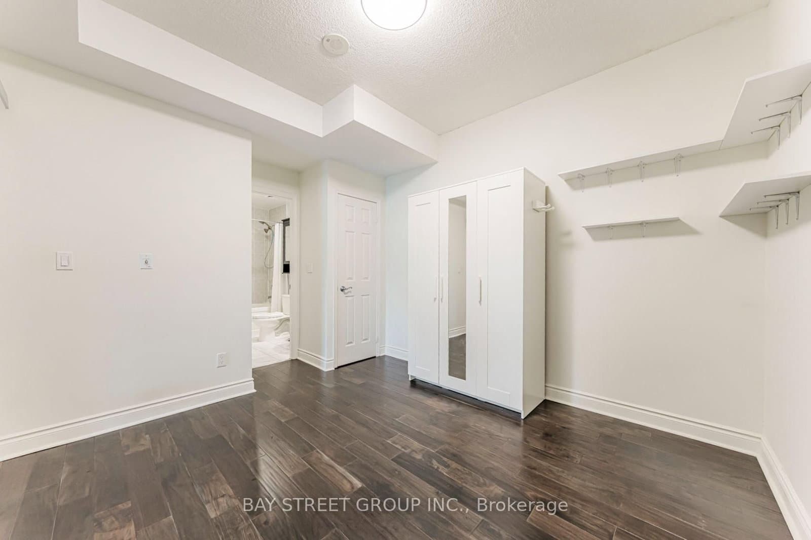 31 Olive Avenue, Unit 221 thumbnail 31