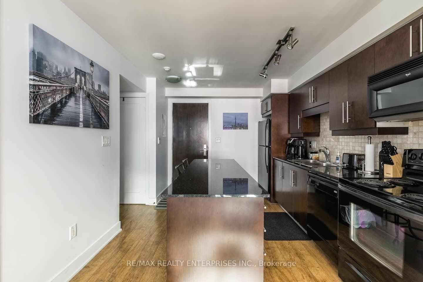 20 Blue Jays Way, Unit 1109 thumbnail 6