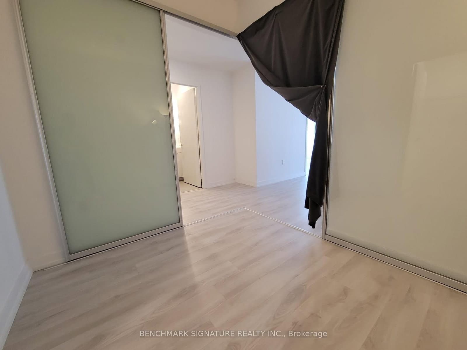 33 Helendale Avenue, Unit 603 thumbnail 10