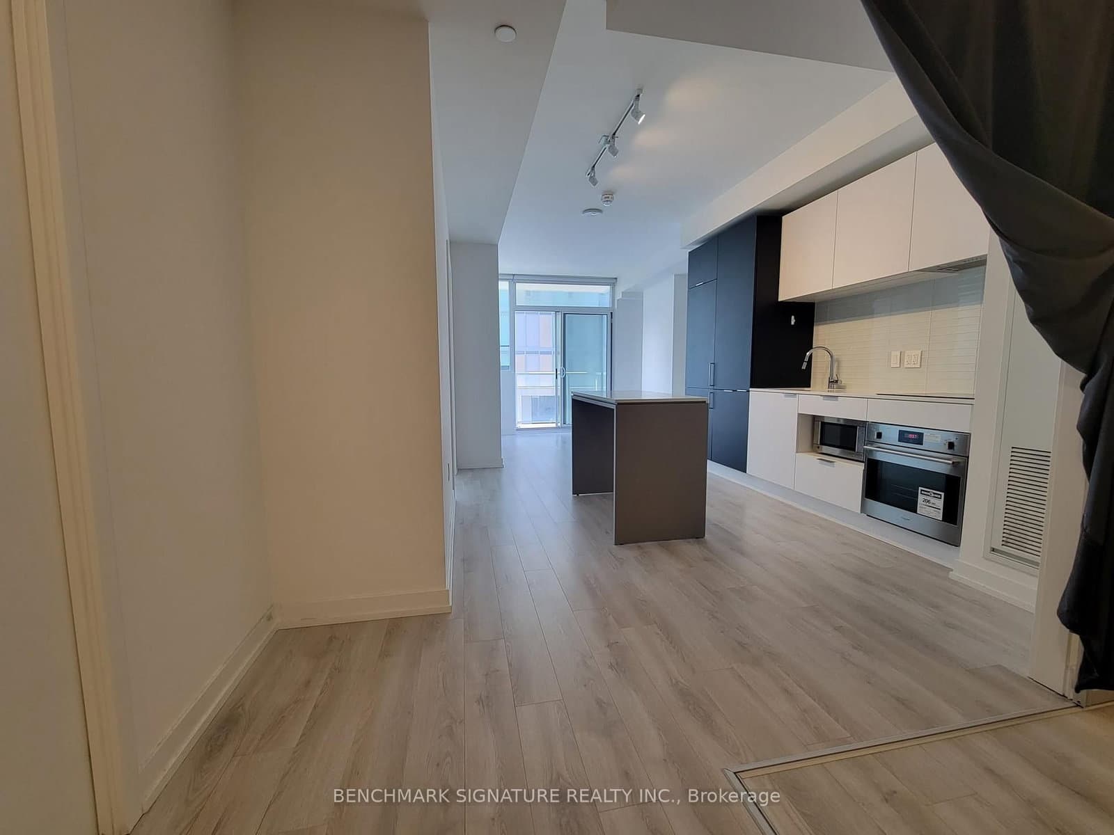 33 Helendale Avenue, Unit 603 thumbnail 11