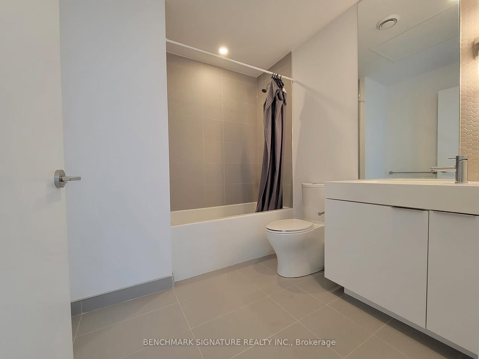 33 Helendale Avenue, Unit 603 thumbnail 12