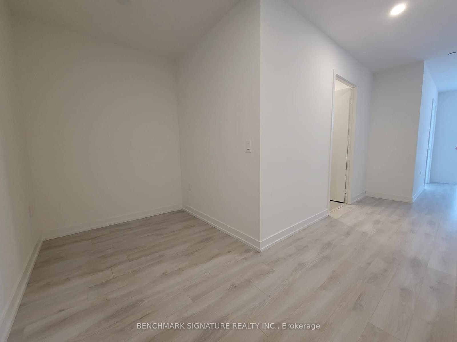 33 Helendale Avenue, Unit 603 thumbnail 13