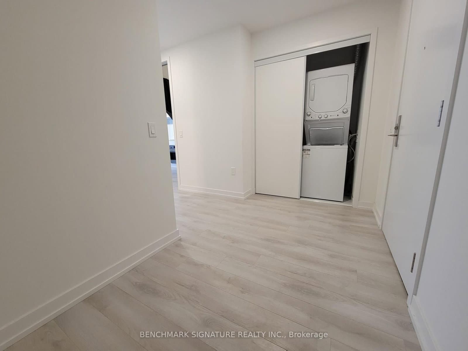 33 Helendale Avenue, Unit 603 thumbnail 15
