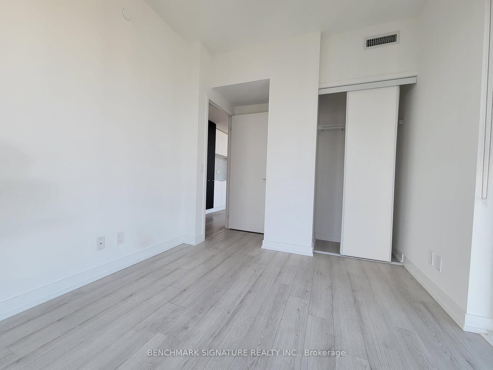 33 Helendale Avenue, Unit 603 thumbnail 2