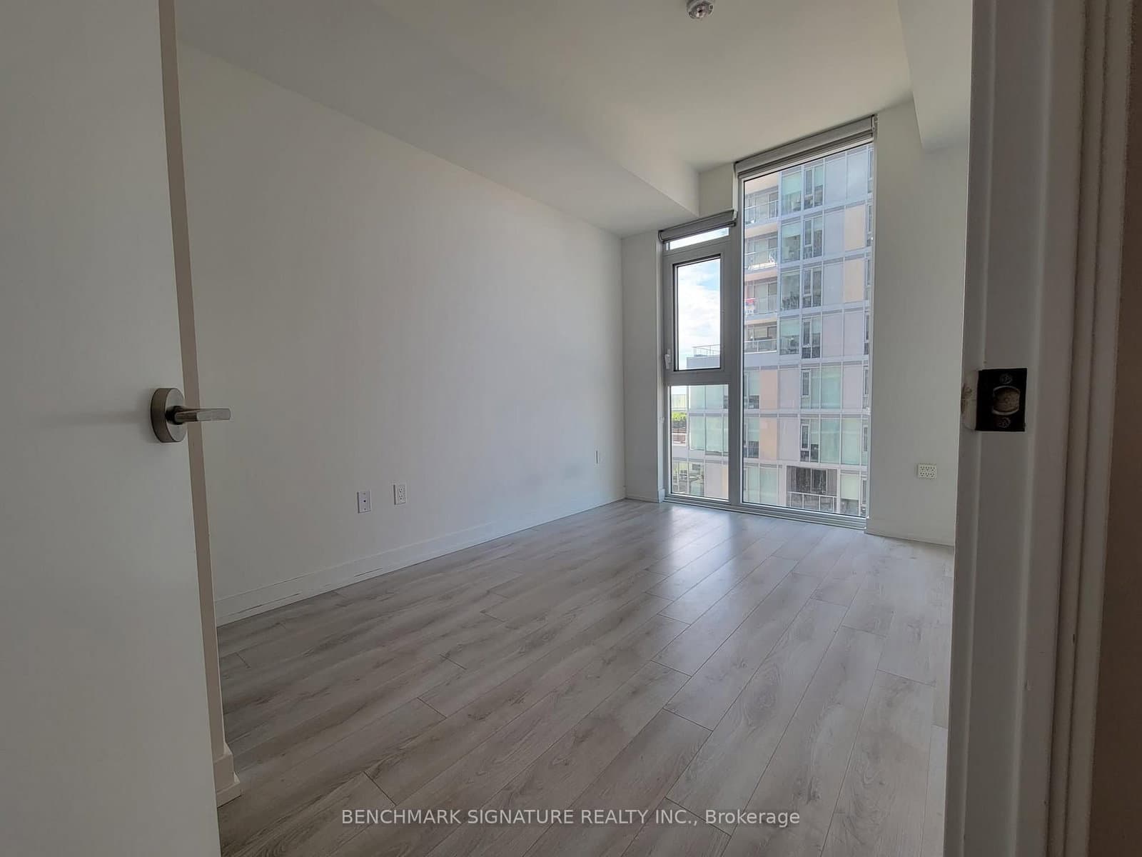 33 Helendale Avenue, Unit 603 thumbnail 3