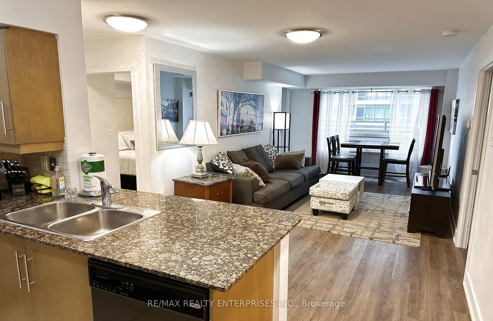 20 Blue Jays Way, Unit 517 thumbnail 14