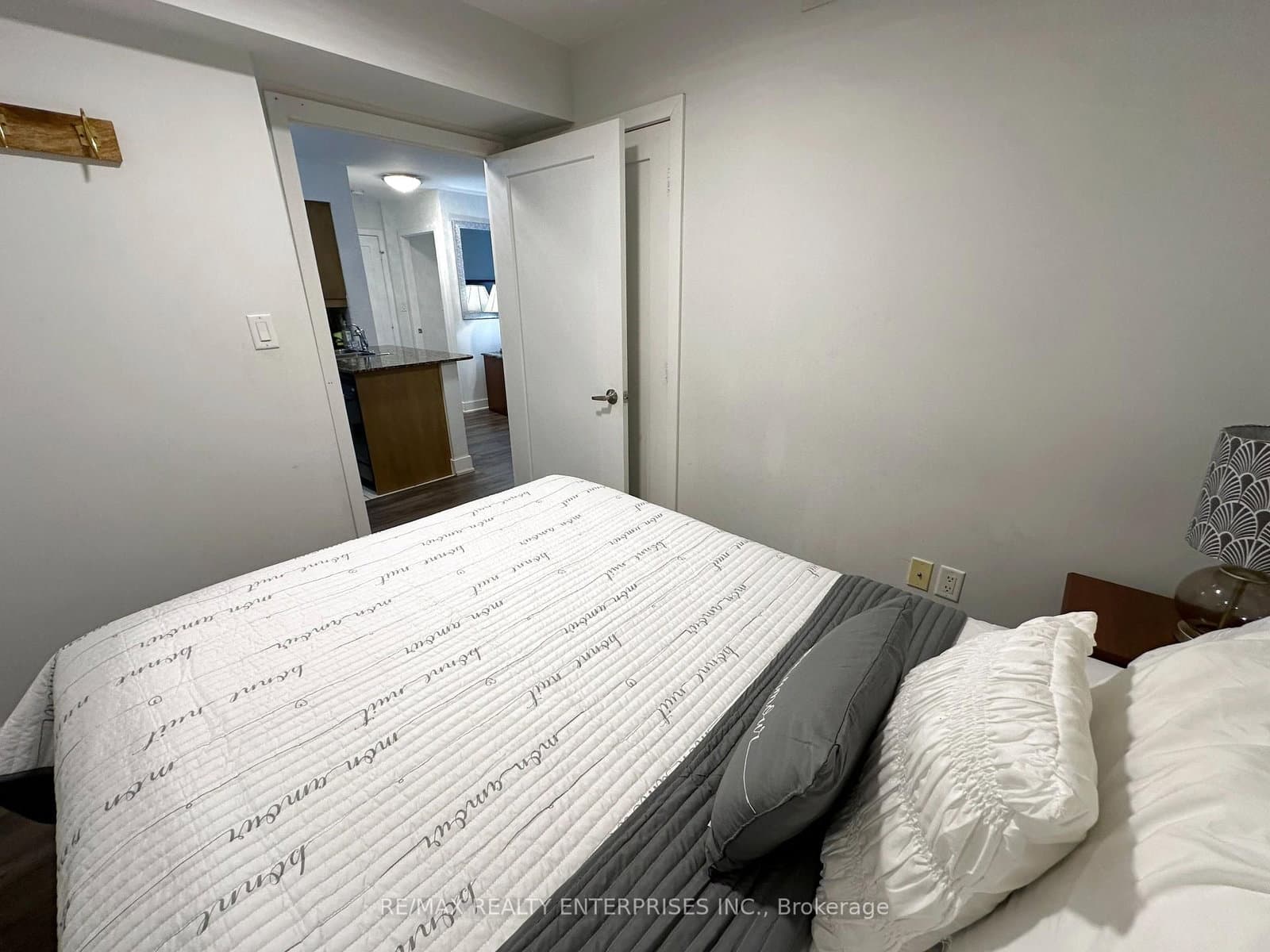 20 Blue Jays Way, Unit 517 thumbnail 27